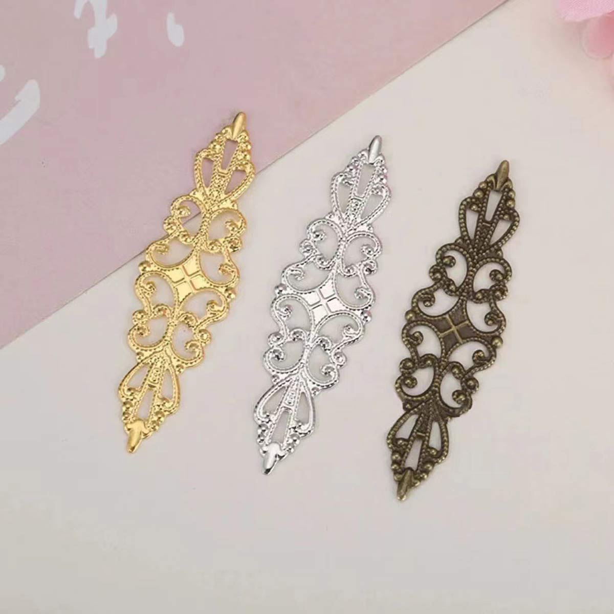 200 ชิ้น จี้โลหะลายดอกไม้ฉลุรู - Craft Embellishment บทวิจารณ์และราคา
